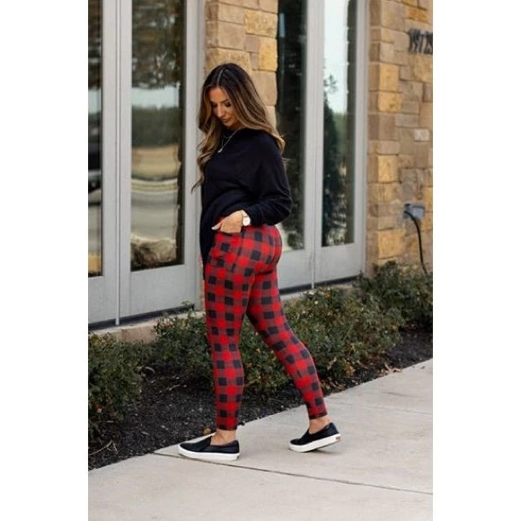 BRAND NEW WITH TAGS Red and Black Plaid Leggings - Picture 3 of 3